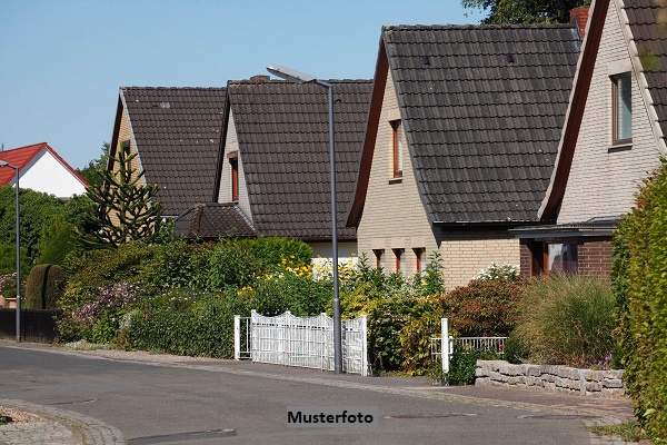 Sanierungsobjekt mit Garage - Verwirklichen Sie Ihre Ideen
