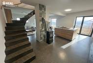 Teilsaniertes Einfamilienhaus mit großzügigem Nebengebäude