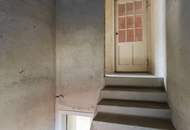 Oberlaaerstraße - renovierungsbedürftiges Einfamilienhaus mit Garage