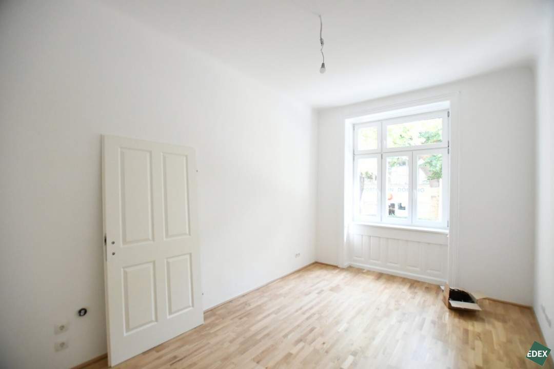 Erstbezug nach Sanierung: 1,5-Zimmer-Büro mit perfekter Anbindung