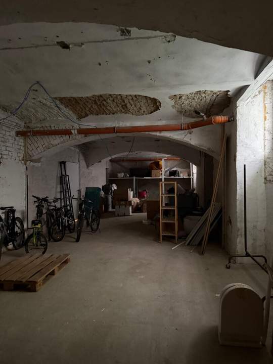 LAGERFLÄCHE IM 2. BEZIRK – 168 m² IM SOUTERRAIN ZU MIETEN