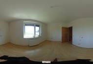 *ORTSRANDLAGE:* Wohnhaus mit sehr schönem, ebenen Garten und großzügigem Grundstück.