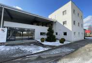 Edler Schauraum für PKW oder Motorradhandel inklusive Werkstatt und großer Lagerhalle