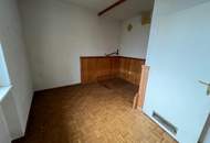 Sanierungsbedürftiges Haus auf großem Grundstück! Erwecken Sie es aus dem Dornröschenschlaf!