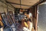 Sanierungsbedürftiges Haus mit riesigem Grundstück und Nebengebäuden
