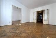 ROHDIAMANT IN TOPLAGE! U6 DIREKT. SANIERUNGSBEDÜRFTIGE 3,5 ZIMMER. FISCHGRÄTPARKETT.