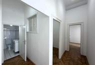 Großzügige 5-Zimmer-Altbauwohnung mit Balkon // Spacious 5-Room Period Apartment with Balcony //