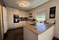 Schnell zuschlagen! Zweifamilienhaus in Enns mit Pool