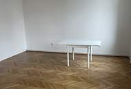 Attraktive Büro/Praxis in einem sehr schönen Altbau: 6 Zimmer, 1. Etage, gepflegt