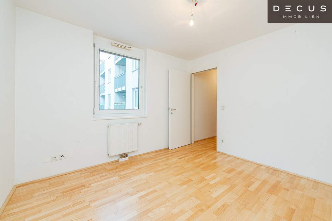 / ZIMMER / U-BAHN NÄHE / VERFÜGBAR AB 1.02.2026 / INNENHOFSEITIG AUSGERICHTET