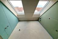 Exklusive 4-Zimmer-Dachgeschosswohnung in revitalisiertem Altbauhaus – Stilvolles Wohnen mit Dachterrasse, Fischgrätparkett, Klimaanlage & Luftwärmepumpe auf modernstem Stand
