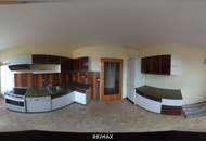 Sanierungsbedürftige 3-Zimmer-Eigentumswohnung mit Balkon, Loggia und Garage