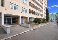 Stilvoll sanierte 4-Zimmer-Wohnung mit verglaster Loggia