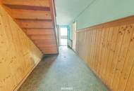 Sanierungsbedürftiges Wohnhaus mit Nebengebäuden