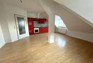 Lichtdurchflutete 3 Zimmer Dachgeschosswohnung – ab sofort einziehen!