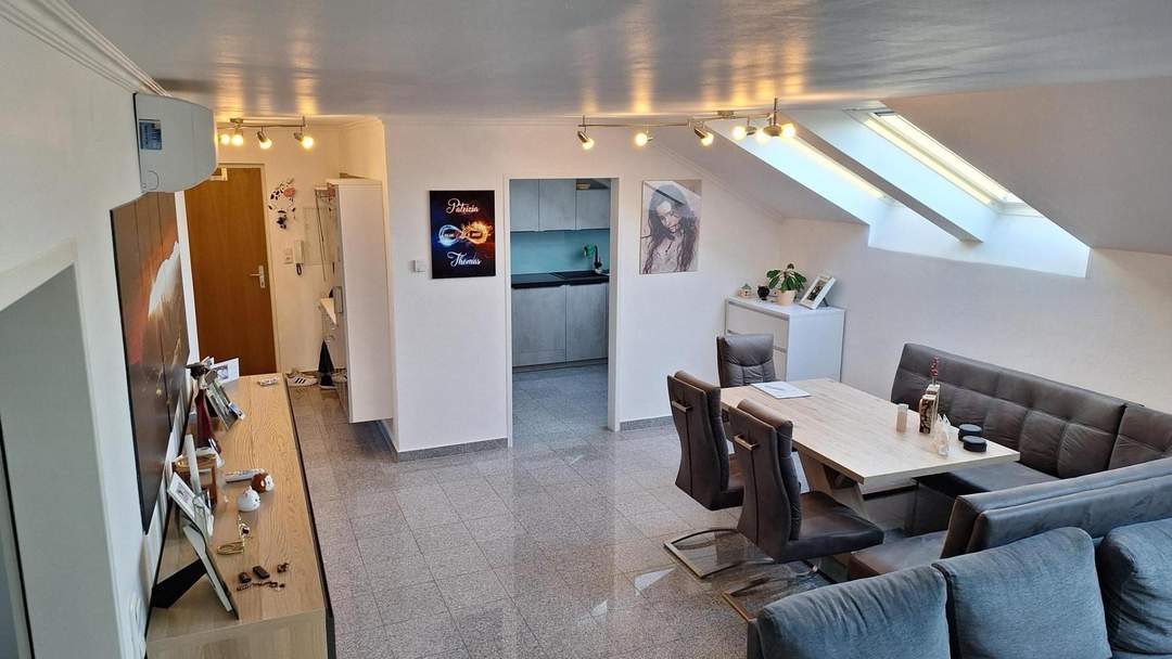 „Sonniges Dachgeschoss-Highlight in Gralla!“ 4 Zimmer Garage und mehr...