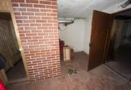 Sanierungsbedürftiges Haus auf großem Grundstück! Erwecken Sie es aus dem Dornröschenschlaf!