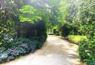 Versteckt. Verborgen. Verliebt. Bungalow mit 1.439 m² Gartenidylle – nur 700 m vom Thermalstrandbad entfernt