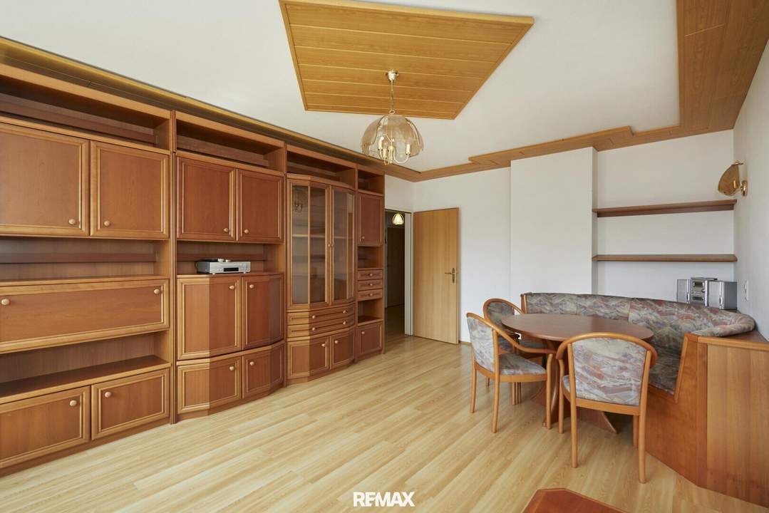 Großzügige 4-Zimmer-Wohnung mit Loggia in ruhiger Lage