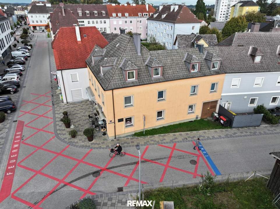 Ertragsobjekt mit 4 Wohneinheiten und 2 Geschäftslokalen