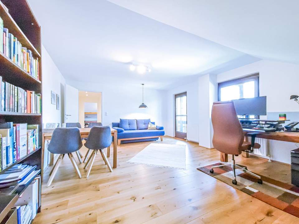 Hochwertig renovierte 2-Zimmer-Wohnung in Igls mit atemberaubenden Ausblick vom gewaltigem Balkon!