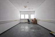 2.082m² Lagerhalle mit überdachten Rampen und ca. 148m² Büro | Parkplätze verfügbar