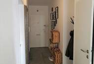 Moderne, hochwertig sanierte 3 Zimmer Wohnung mit verglaster Loggia, Keller und Garagenplatz