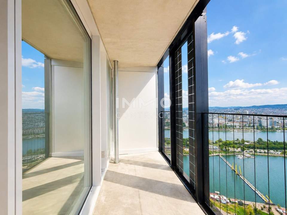Urban Luxury Studio in 33. Etage mit 10sqm Loggia: DC2 Tower