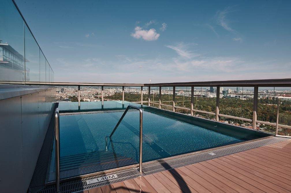 Möblierte Balkonwohnung mit 2 Zimmern - in den TrIIIple Towers