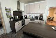 Vielseitiges sanierungsbedürftiges Wohnhaus mit 2 Wohneinheiten auf großem Grundstück!