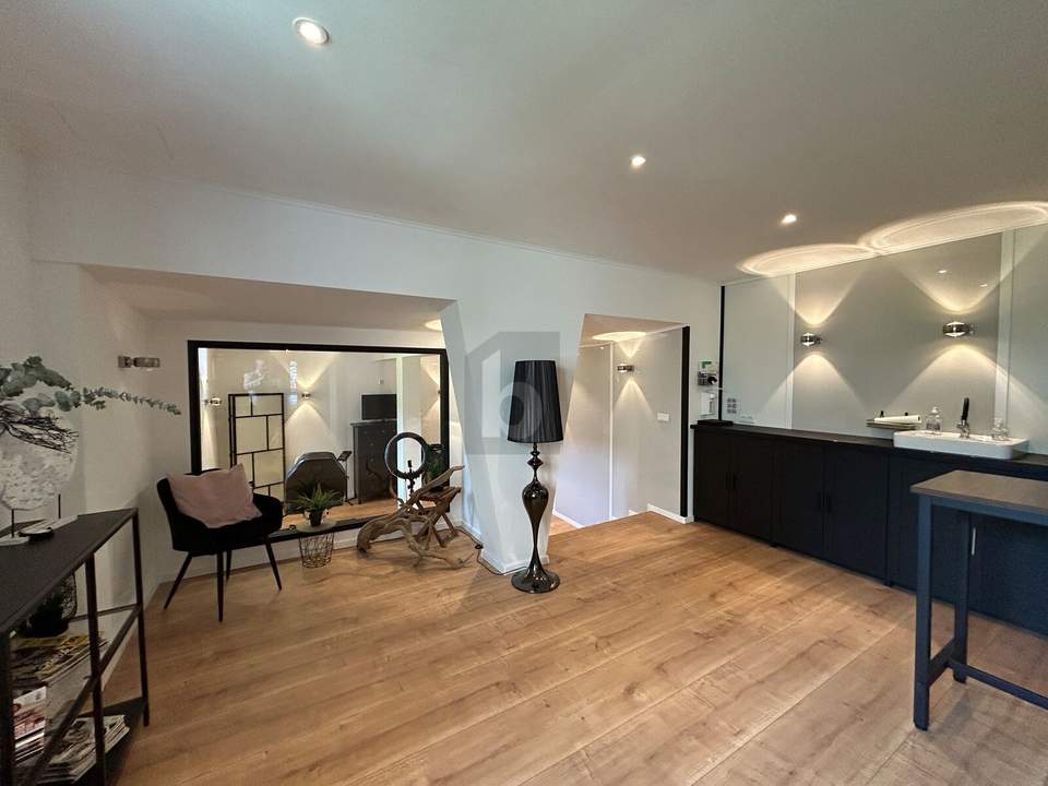 MODERNE GESCHÄFTSFLÄCHE ZUR INDIVIDUELLEN NUTZUNG