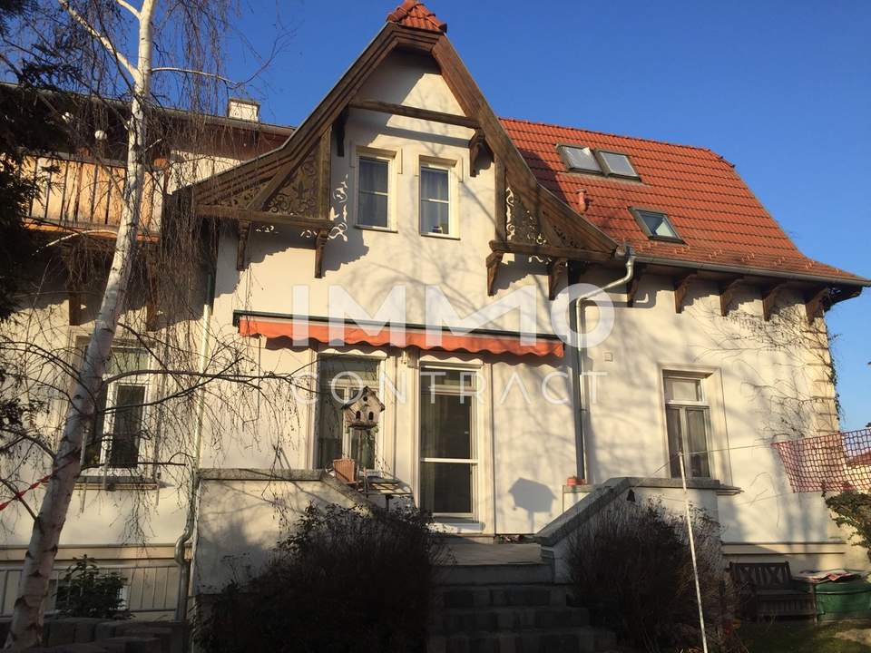 Anlegerobjekt - toll aufgeteilte Jahrhundertwendevilla, 4 WE + 1 Stellplatz