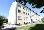 Schöne Erdgeschoss 3-Raum-Wohnung mit Balkon und PKW-Abstellplatz