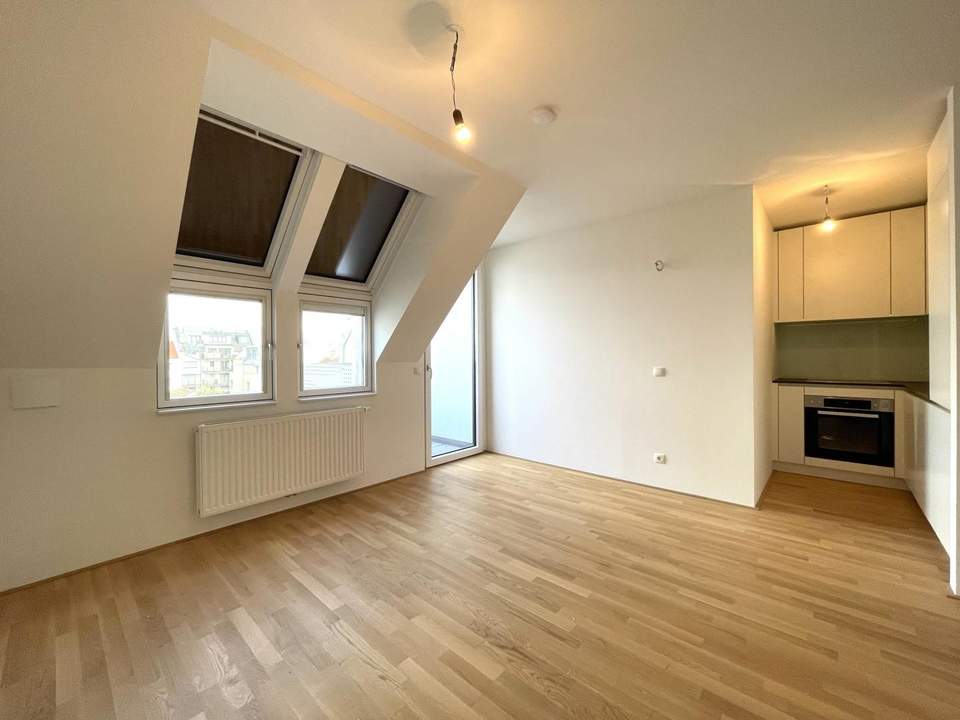 Klimatisierte DG-Wohnung mit hofseitigem Balkon! Neuwertiger Zustand!!!