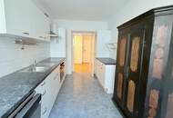 Karmeliterplatz-Charme trifft modernen Komfort – 2-Zimmer-Neubauwohnung mit Stellplatz im Innenhof.