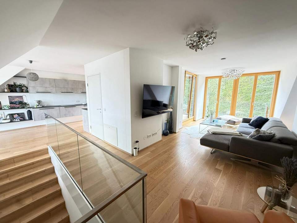 Waldrand Living - Wunderschöne Dachgeschoss-Maisonette mit zwei Garagenplätzen