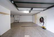 Unterkellerter Bungalow mit traumhaftem Garten u. Doppelgarage in zentraler Lage!