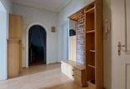 Zentral gelegenes Mehrparteienhaus mit zwei Geschäftslokalen