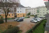 Ein sonniger Balkon mit Blick ins Grüne während Sie die Annehmlichkeiten der Stadt in perfekter Ruhelage genießen können?! Dieser 4-Zimmer Wohn(t)raum mit vielseitigen Einrichtungsmöglichkeiten ist genau das, wonach Sie immer gesucht haben!