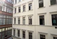 UNBEFRISTET - Repräsentative 9-Zimmer Altbauwohnung mit Balkon und Blick auf das Rathaus – ca. 293 m² in bester Innenstadtlage - auch ideal als Büronutzung