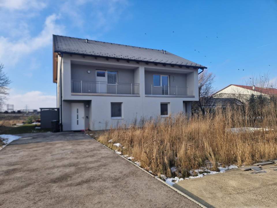 BAUHERREN AUFGEPASST: GELEGENHEIT AUF EINE DOPPELHAUSHÄLFTE MIT GERINGFÜGIGEN FERTIGSTELLUNGSARBEITEN