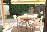 Exquisites Wohnen mit großzügiger Sonnen-Terrasse und Schwimmbiotop