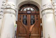 Komplett hofseitg ausgerichtete Stilaltbauwohnung im Jugendstiljuwel Schottenfelder Hof | Blick in den grünen Innenhof | Ideal auch zur WG-Nutzung