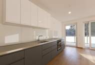 Gut aufgeteilte Praxisräumlichkeiten mit westseitigem Balkon, Eigengarten und PKW-Stellplatz