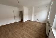Frisch saniert & sofort bezugsbereit: charmante 3-Zimmer-Wohnung in ruhiger Lage mit hervorragender Infrastruktur – Wohlfühlen garantiert, ganz ohne Provision! Entdecken Sie das volle Potential dieser Wohnung mit KI-gestützter Visualisierung!
