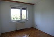*ORTSRANDLAGE:* Wohnhaus mit sehr schönem, ebenen Garten und großzügigem Grundstück.
