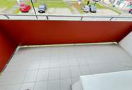Erstbezug nach Komplettsanierung! Sonnige 3 Zimmerwohnung mit Badewanne und Balkon!