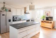 Landhaus in erhöhter Aussichtslage mit weitläufigem Grundstück im schönen Strassertal