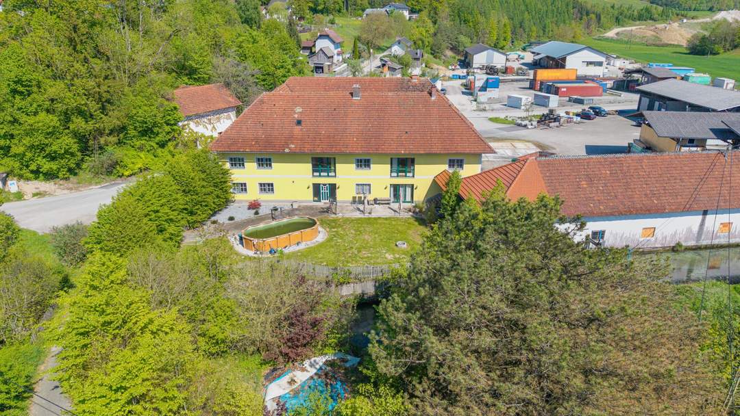 Vierkanthof im Dornröschenschlaf - teilweise Widmung B und MB