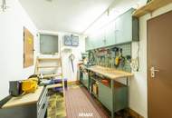 Stilvolles Ein- Zweifamilienhaus mit Doppelgarage und großen Garten